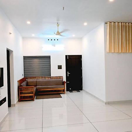 Ferienwohnung Elamkulam Penthouse - 3Bhk Ac With Kitchen - Kochi Chottanikara Exterior foto