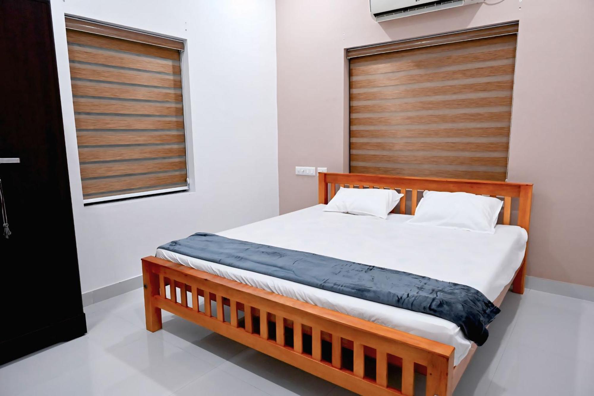 Ferienwohnung Elamkulam Penthouse - 3Bhk Ac With Kitchen - Kochi Chottanikara Exterior foto