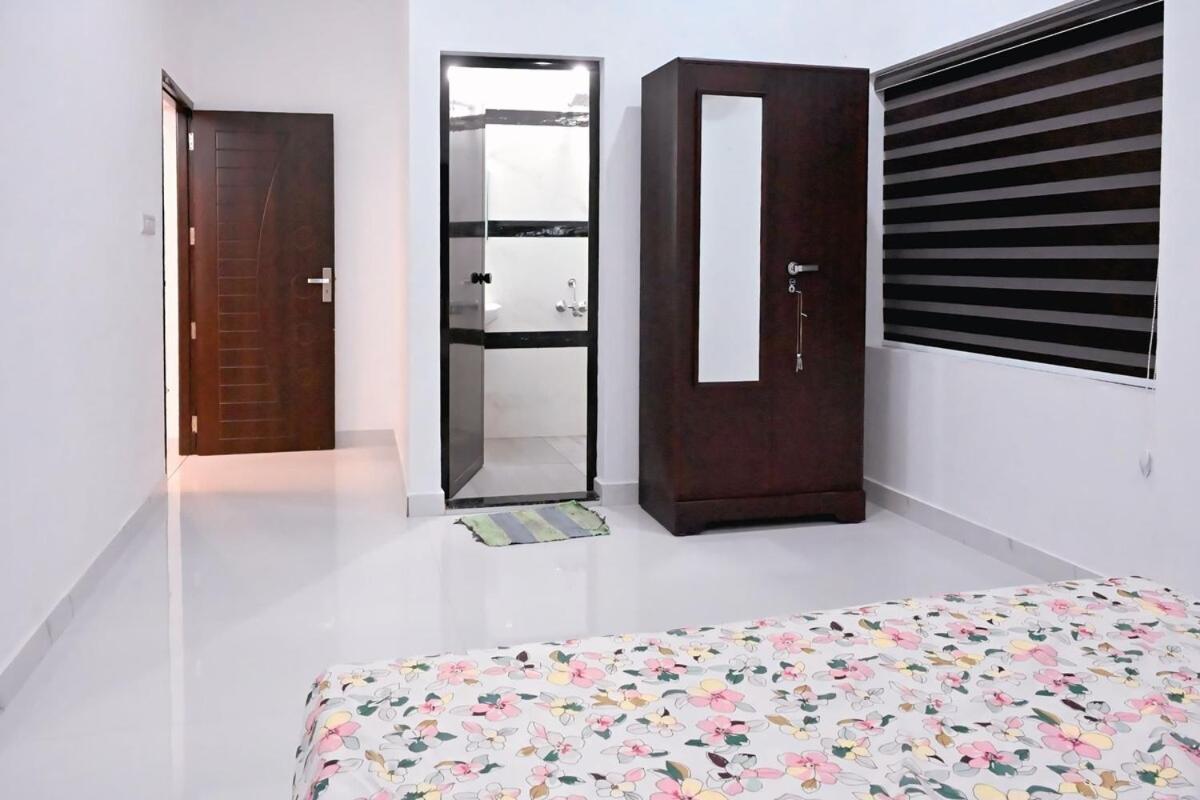 Ferienwohnung Elamkulam Penthouse - 3Bhk Ac With Kitchen - Kochi Chottanikara Exterior foto