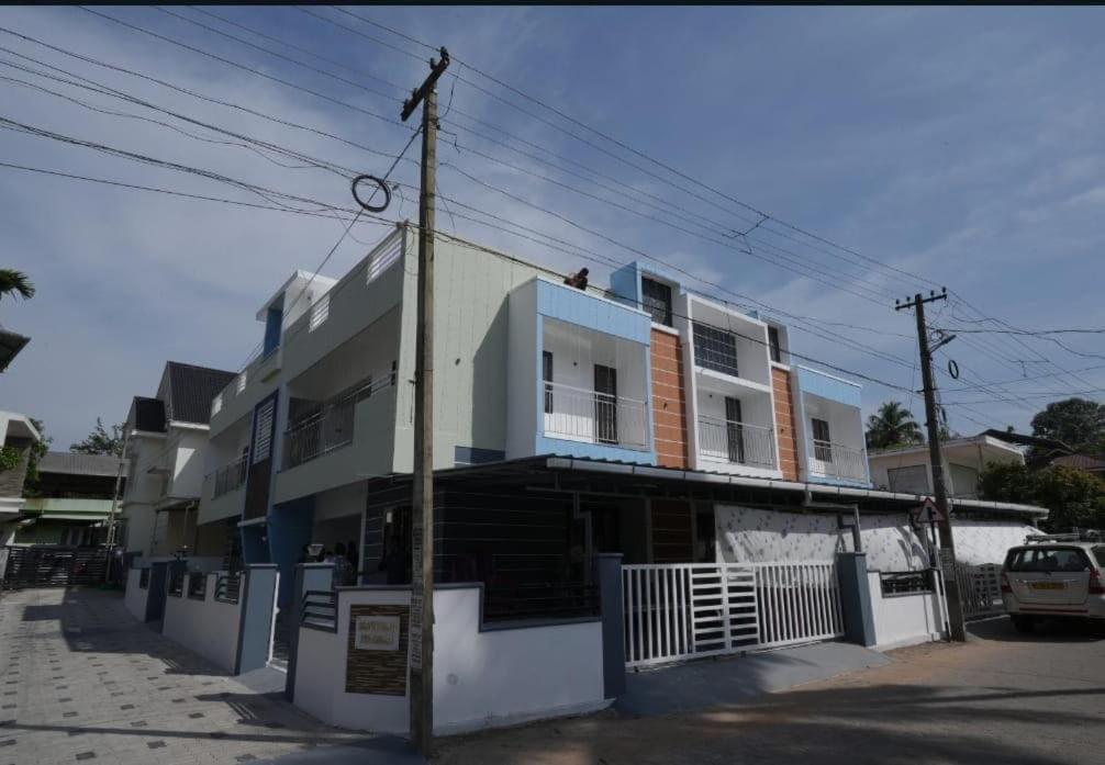 Ferienwohnung Elamkulam Penthouse - 3Bhk Ac With Kitchen - Kochi Chottanikara Exterior foto